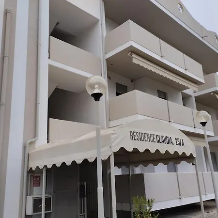 Claudia Aparthotel 3*